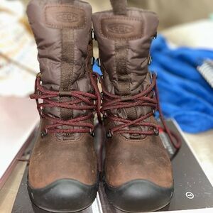 KEEN Brown Insulated Snow Boots